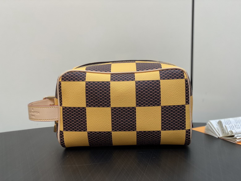 Wholesale Cheap Aaa Louis Vuitton Locker Dopp Kit Damier Replica Bags for Sale