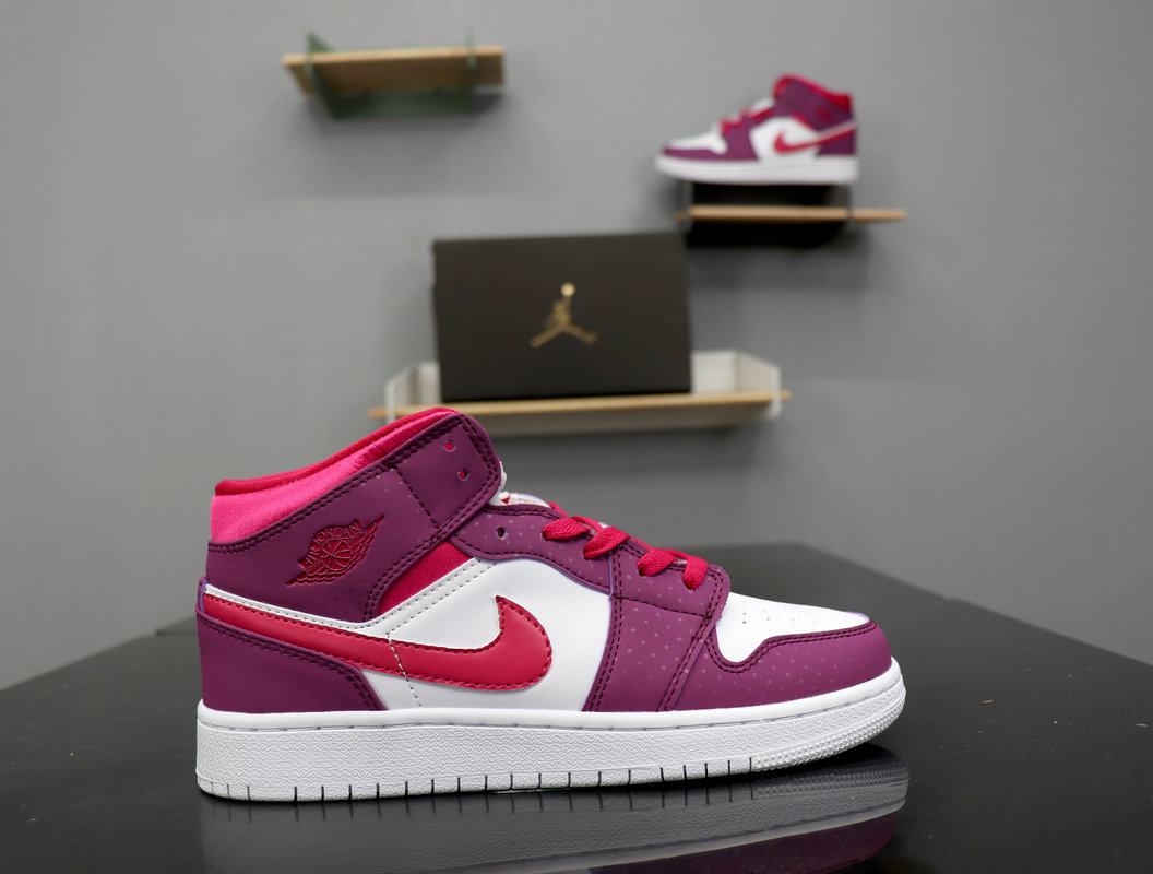 Air Jordan 1 MID 555112-661