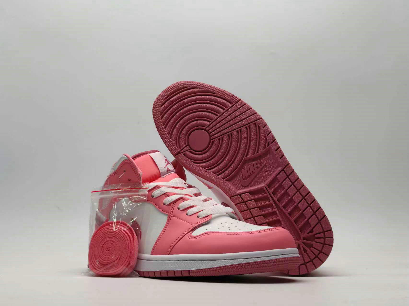 Air Jordan 1 Mid Strawberries and Cream BQ6472-186
