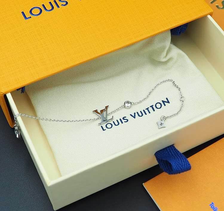 Wholesale Cheap Louis Vuitton Bracelets for Sale