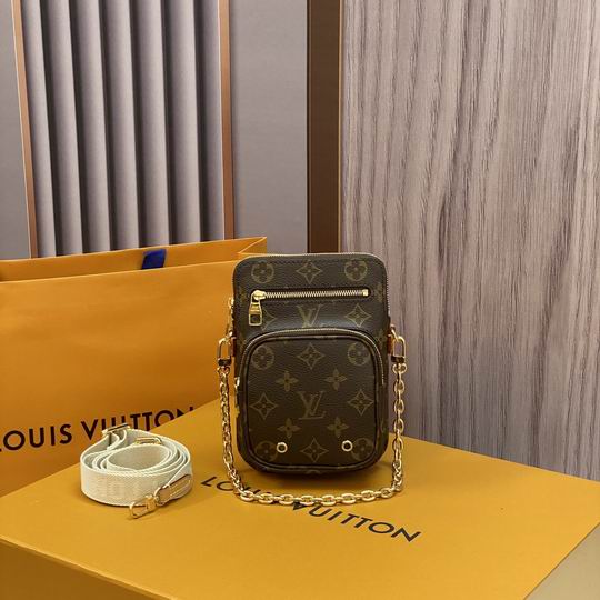 Louis Vuitton Utility Phone Pocket M80746