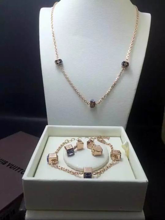 Wholesale LV Replica Jewelry Sets-007