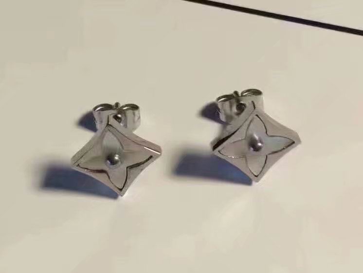 Wholesale Louis Vuitton Replica Earrings for women-059